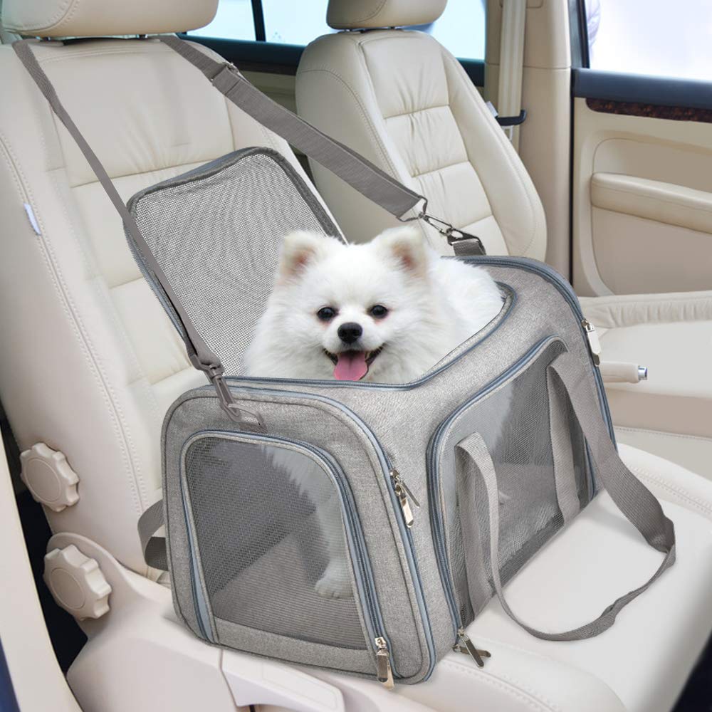 Sac de transport pour chien SAWAH en coloris gris installé sur la banquette d'une voiture