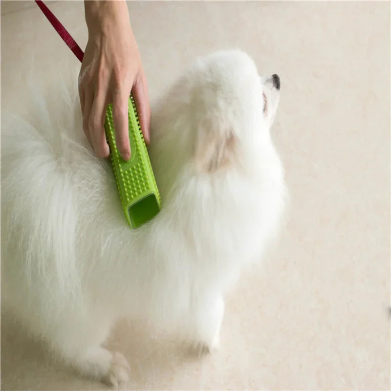 Brosse anti-poils silicone pour chien SAWAH - démonstration sur poils